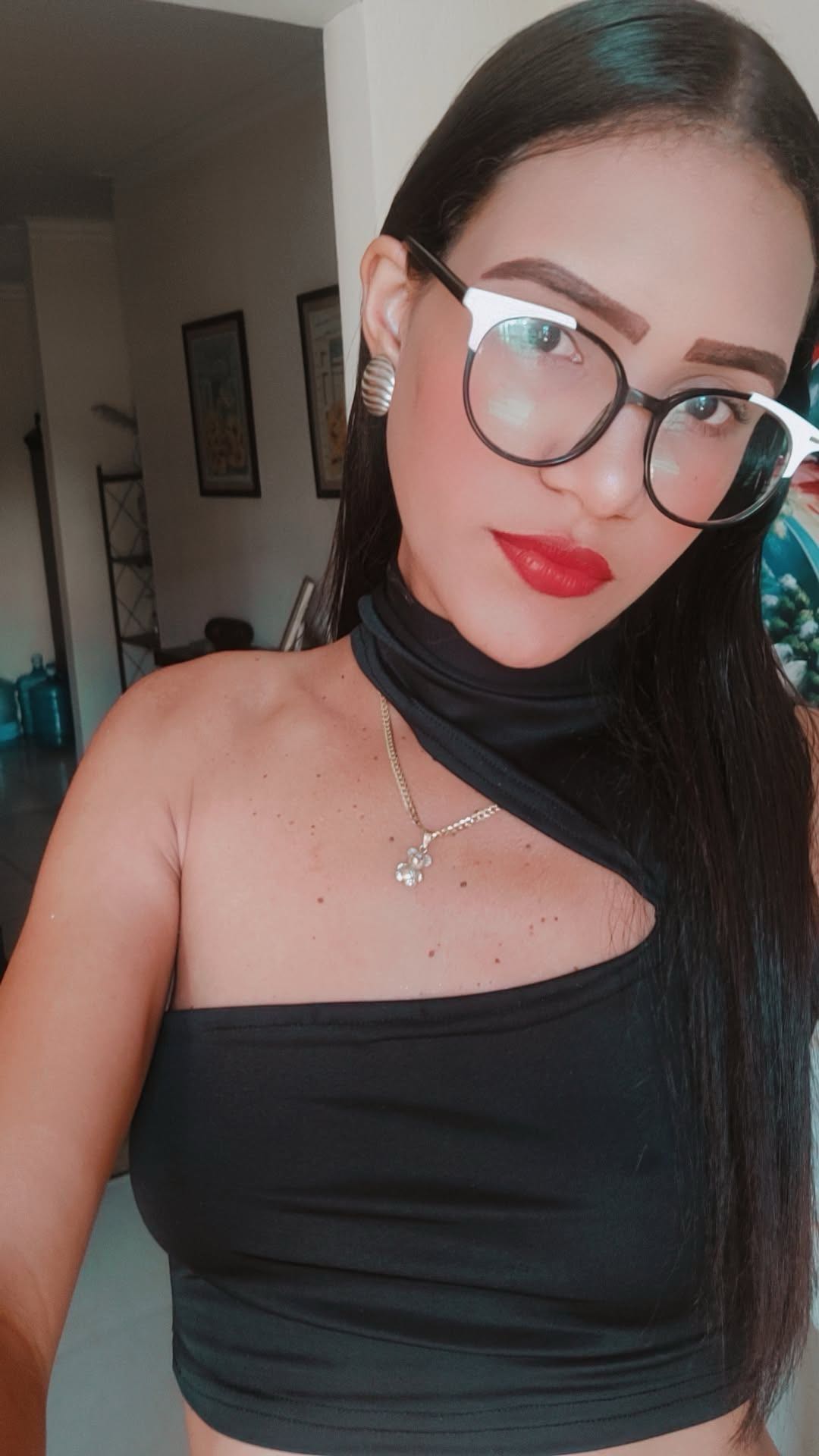 La Flaca from Dominican Republic, one of the people you can meet on ChitChat
